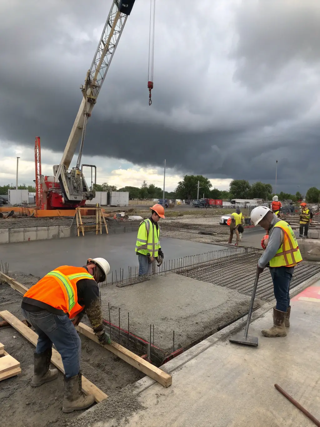 Construction workers collaborating on a building site, emphasizing teamwork and expertise.
